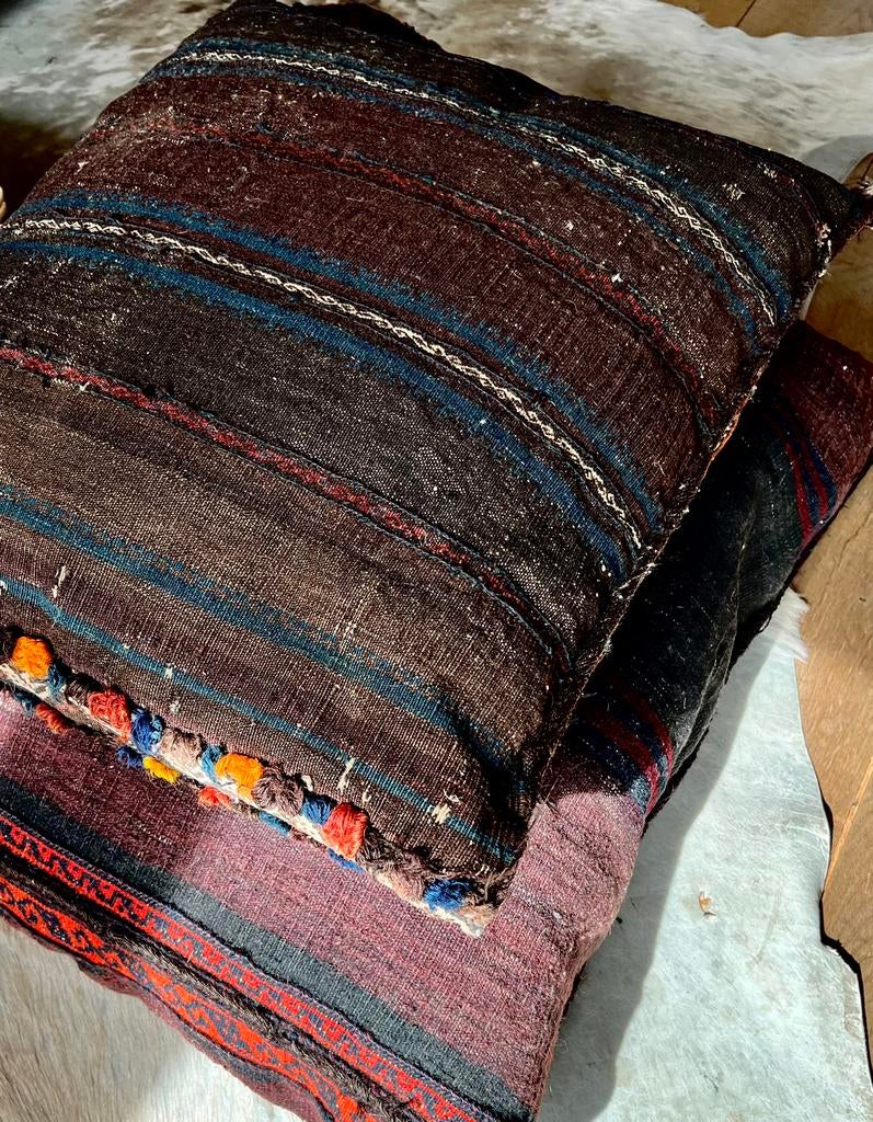 Handgeknoopt kelim kussen (bovenste op foto), Huis en Inrichting, Woonaccessoires | Kussens, Ophalen, Gebruikt, Overige kleuren
