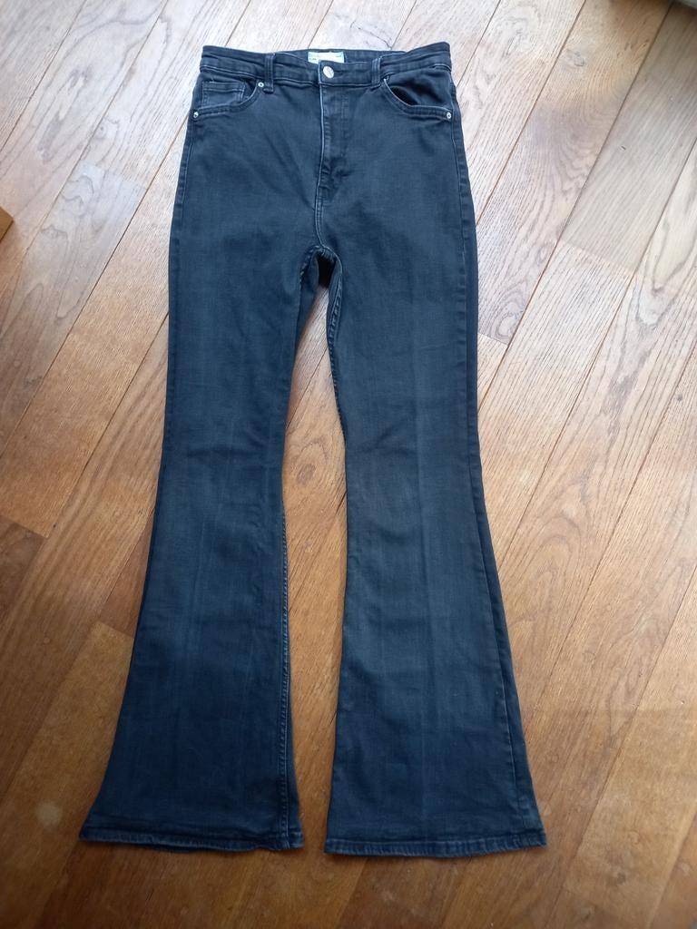 Bershka zwarte flared jeans maat 40, Zwart, W30 - W32 (confectie 38/40), Gedragen, Bershka