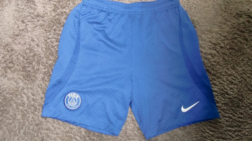 Sportbroekje  Nike  maat 164, Jongen of Meisje, Sport- of Zwemkleding, Ophalen of Verzenden, Zo goed als nieuw