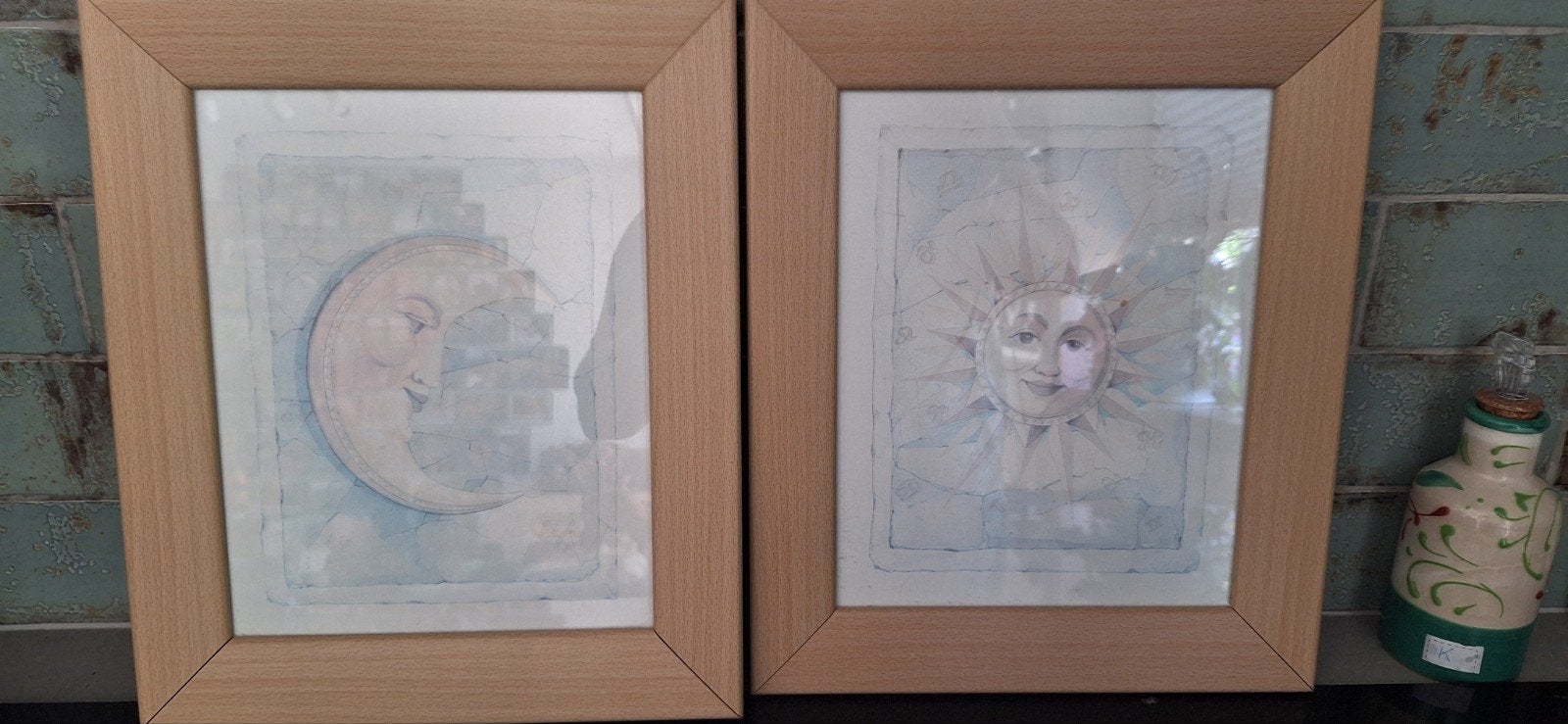 Set van 2 ingelijste schilderijtjes: Zon en Maan, Ophalen of Verzenden, Zo goed als nieuw, Overige merken, Wanddecoratie