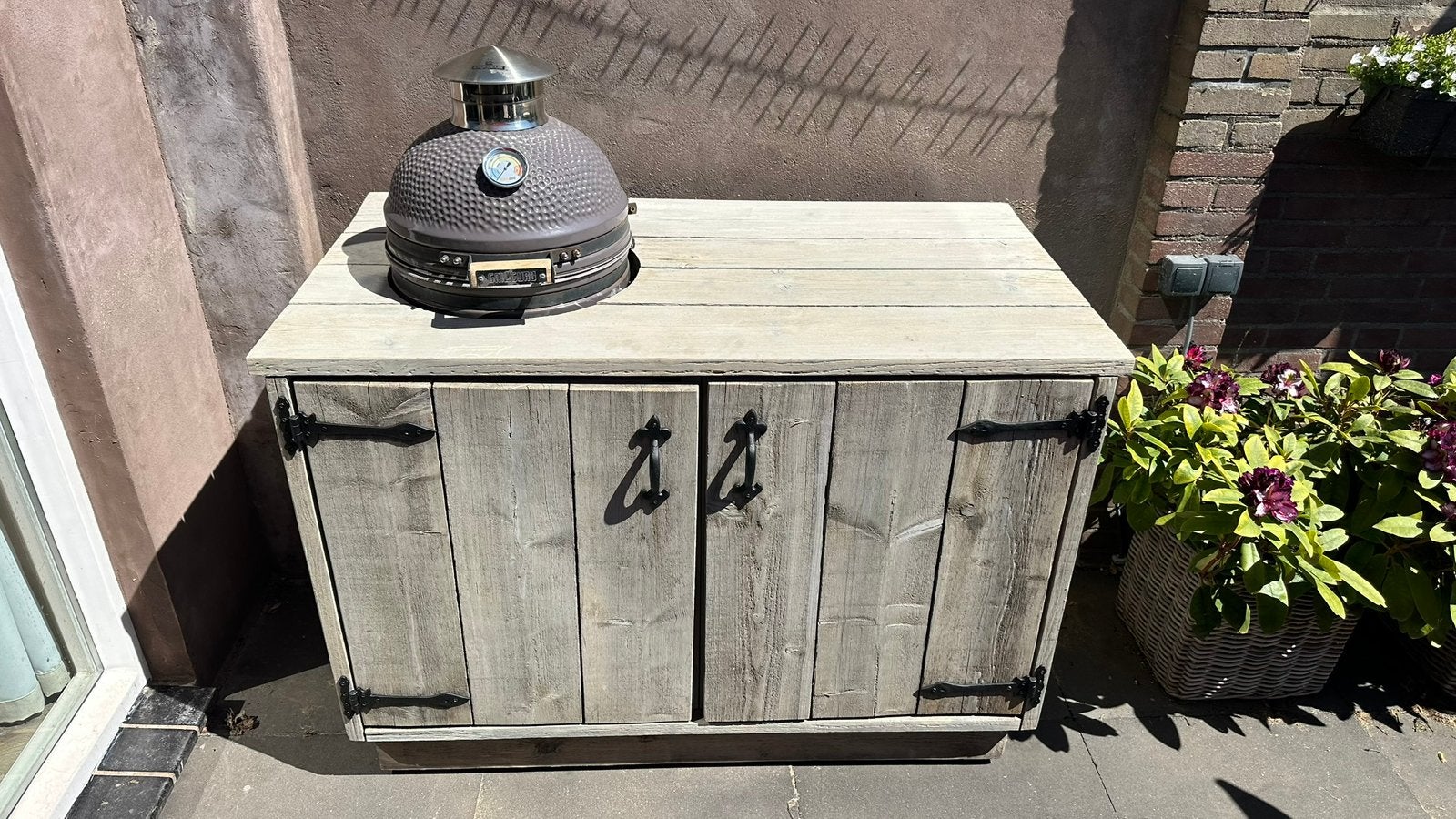 Grill Guru Compact Kamado - BBQ-Meubel Steigerhout Compleet, Tuin en Terras, Buitenkeukens, Ophalen, Zo goed als nieuw, Houtskool