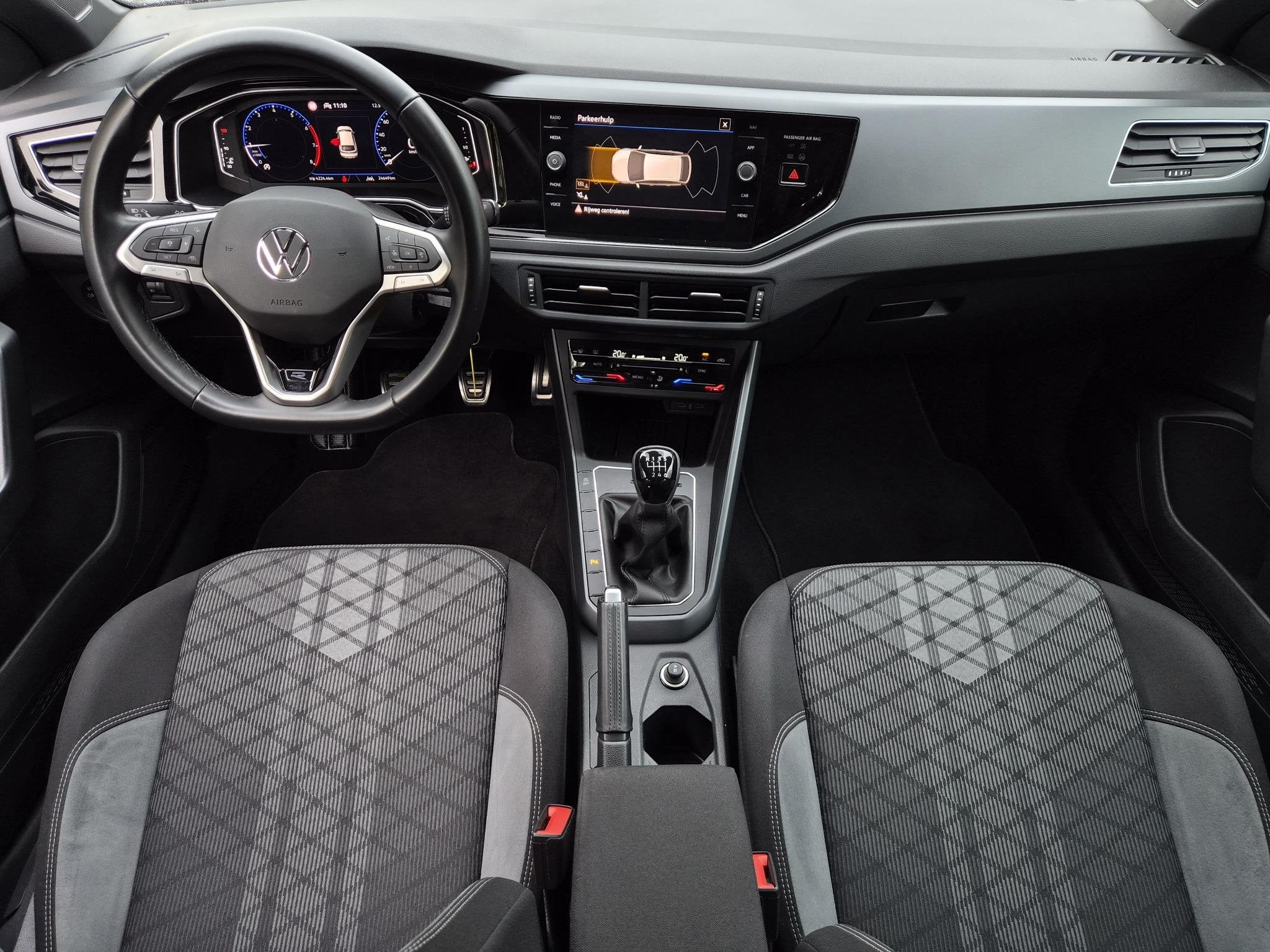 Volkswagen Taigo 1.0 TSI R-Line Edition / elektrisch glazen, Voorwielaandrijving, Stof, Gebruikt, 1144 kg