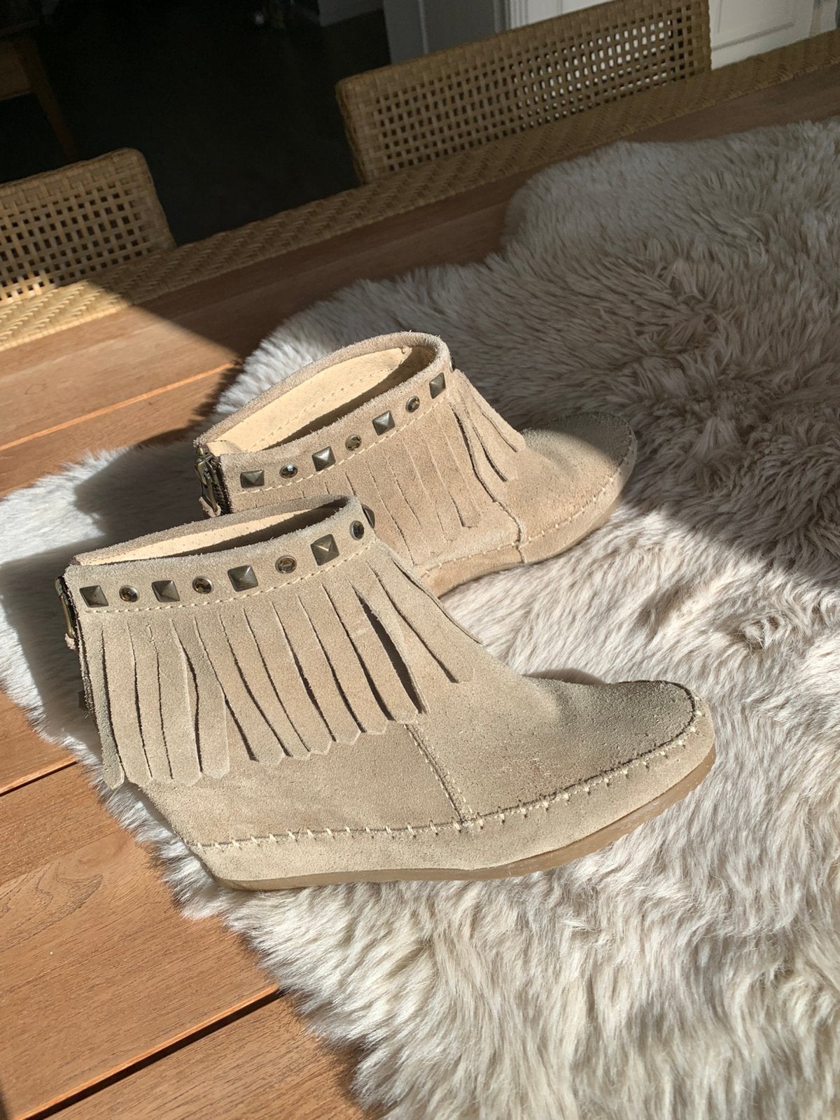 Zandkleurige suede sleehak laarsjes maat 39 ,nieuw!, Beige, Lage of Enkellaarzen, Nieuw, Ophalen of Verzenden