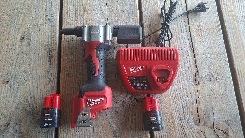 Milwaukee M12 BPRT Accu popnageltang blindklinktang, ,, Ophalen of Verzenden, Zo goed als nieuw, ,