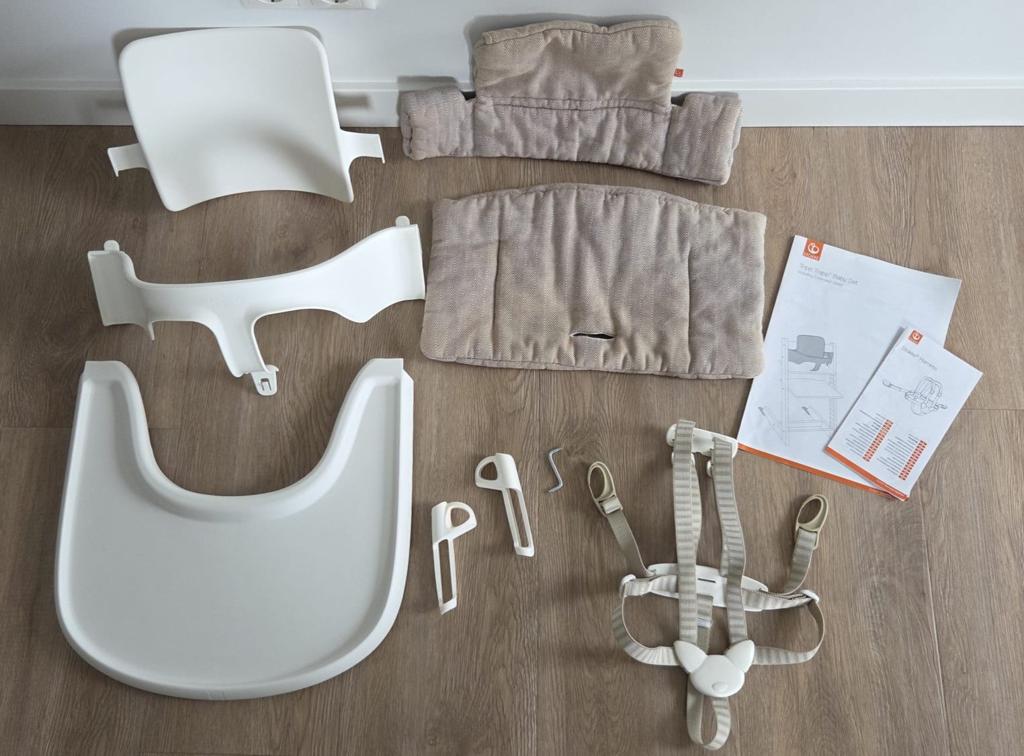 Stokke Tripp Trapp baby set + tafelblad + tuigje + kussenset, Ophalen, Zo goed als nieuw, Meegroeistoel