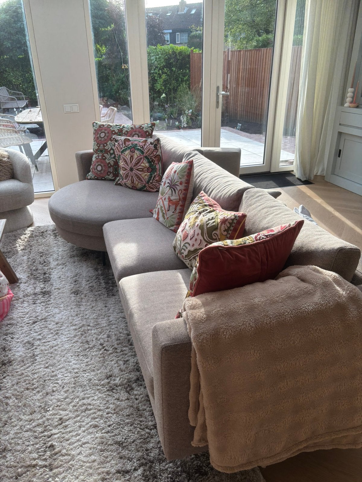 1 jaar oud nous living bank, wehkamp, beige ronde hoek. 3M, Ophalen, Zo goed als nieuw