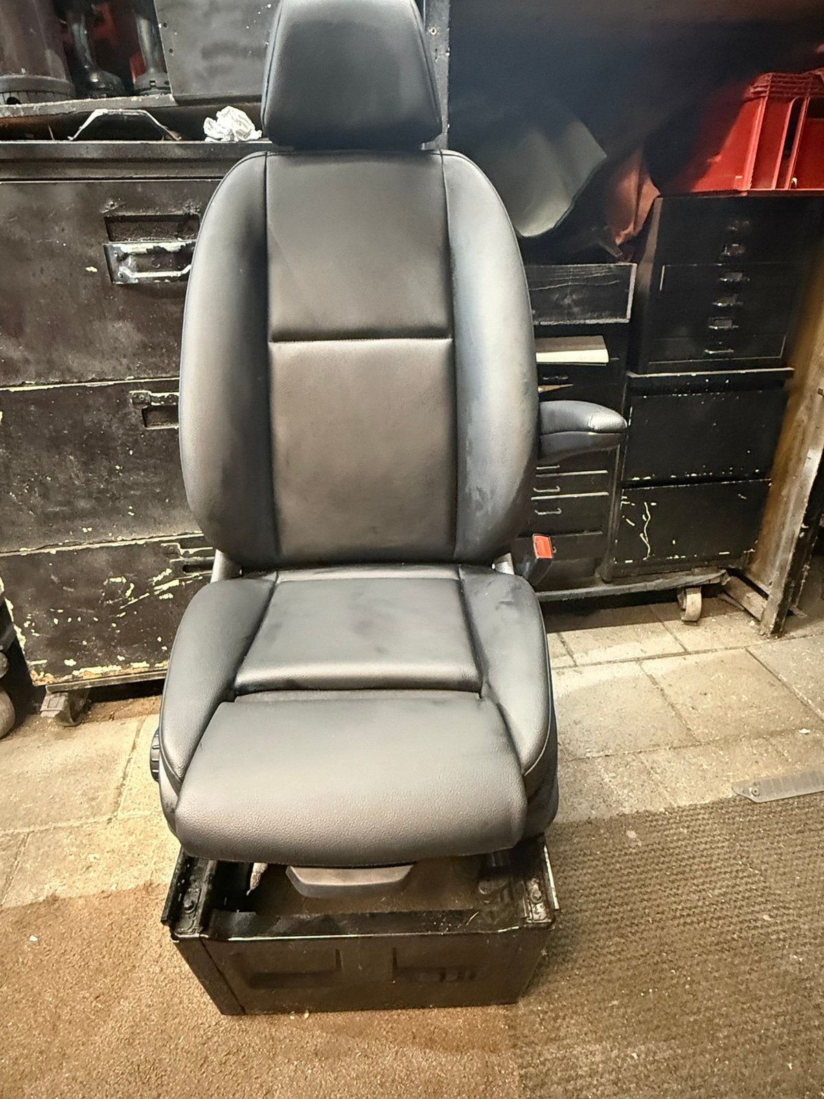 Nieuw bijrijdersstoel voor mercedes sprinter 907 echt leer, Ophalen, Nieuw
