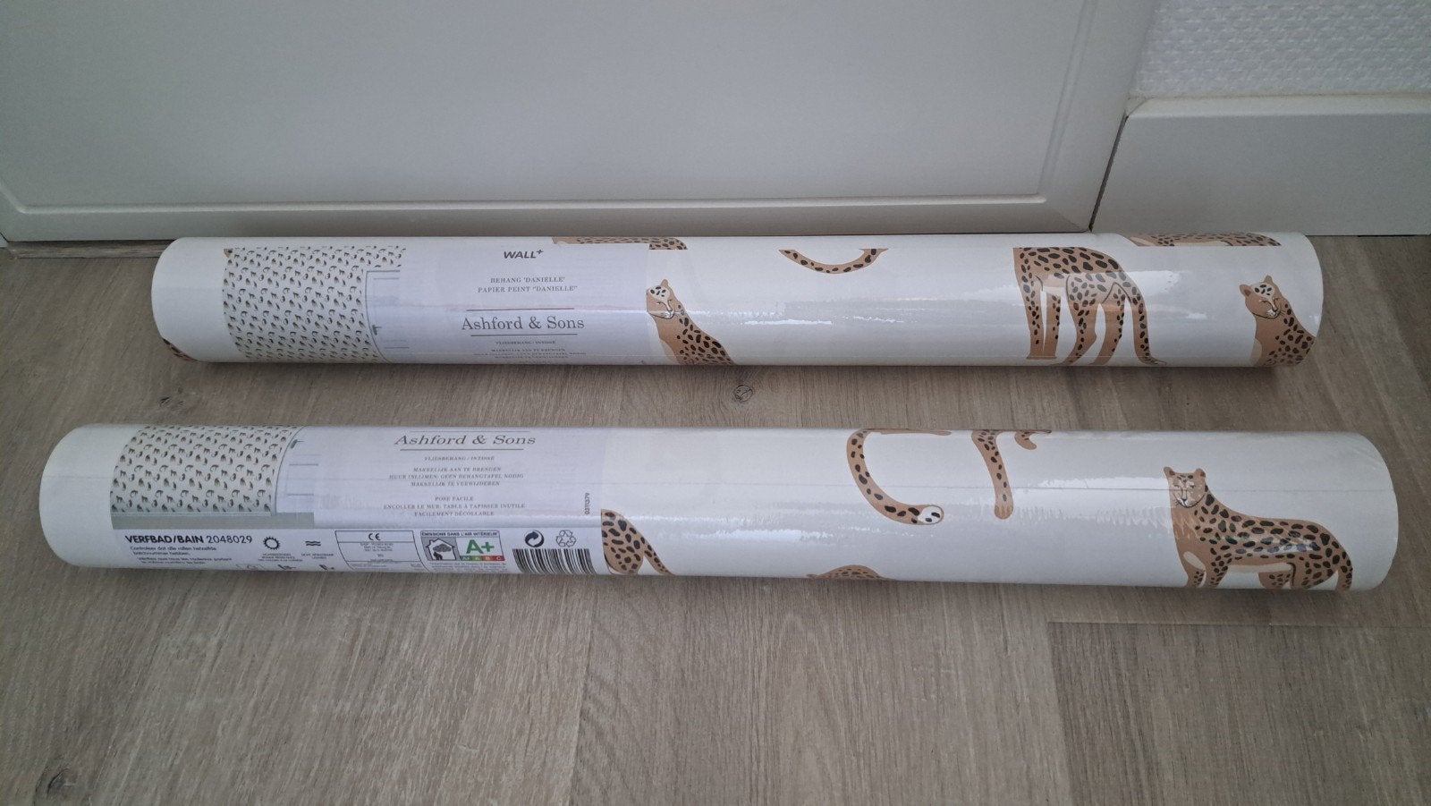 2 rollen Ashford & Sons behang met panterprint, Huis en Inrichting, Stoffering | Behang, Ophalen, Minder dan 10 m², Bruin, Modern, dierprint, jungle, chic