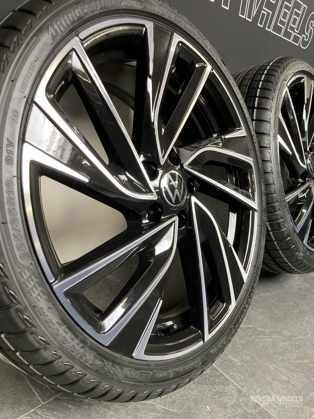 19” originele Volkswagen Golf R ‘Adelaide’ velgen + banden, 19 inch, Gebruikt, -, -