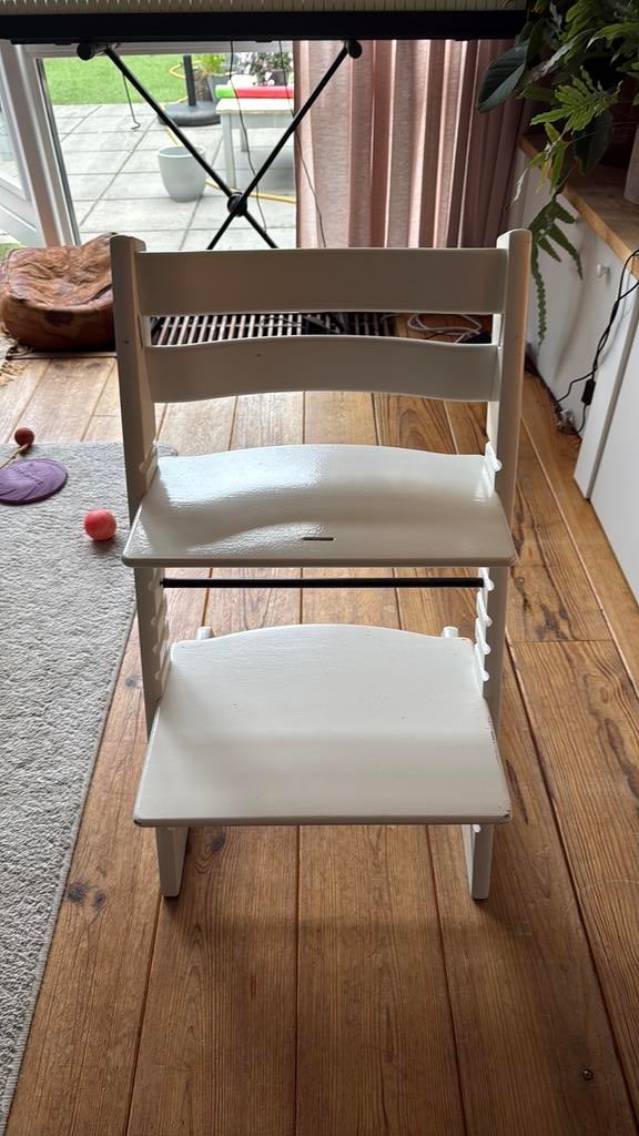 Witte Stokke Tripp Trapp overgeschilderd, Kinderen en Baby's, Kinderstoelen, Ophalen, Zo goed als nieuw, Meegroeistoel