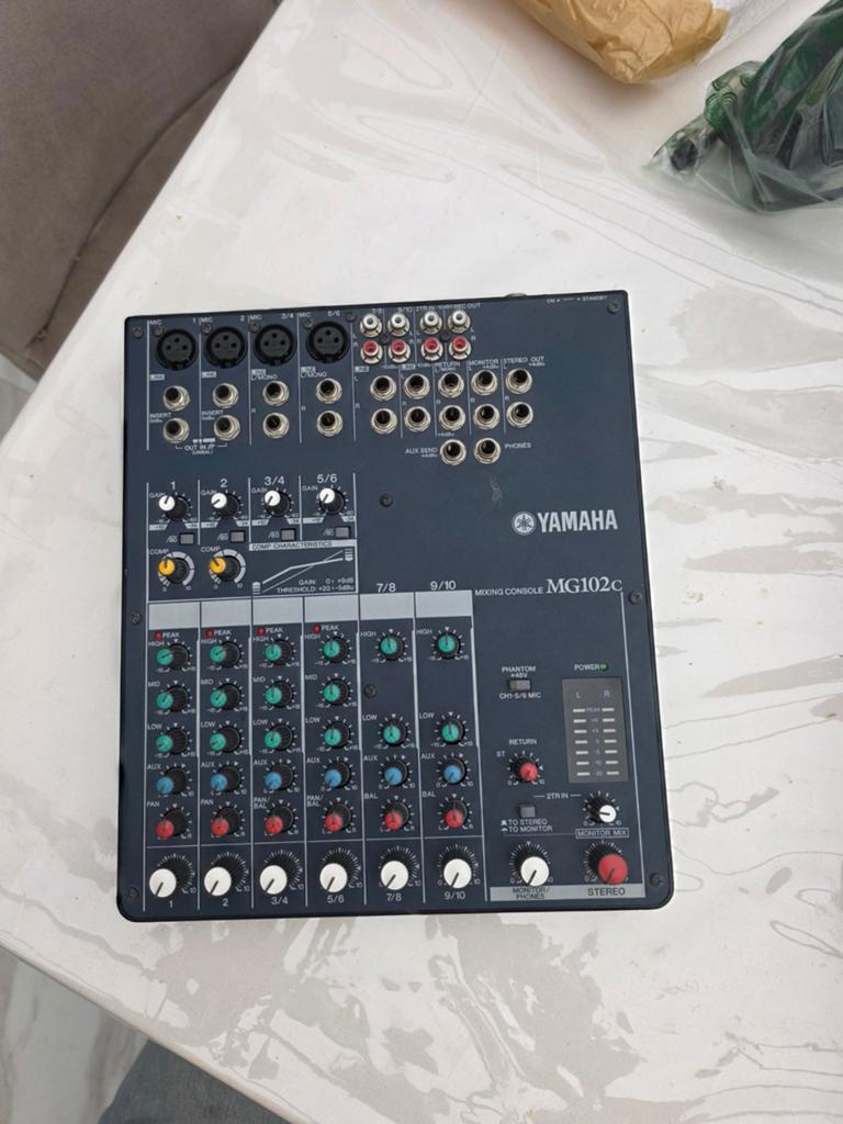 Yamaha MG102C, Ophalen of Verzenden, Zo goed als nieuw, 20 kanalen of meer