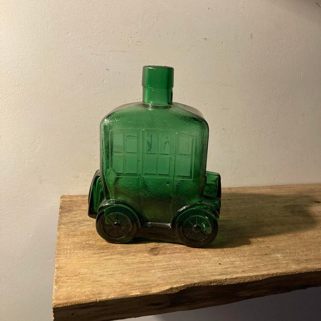 Groene glazen fles in de vorm van een auto, Antiek en Kunst, Curiosa en Brocante, Ophalen of Verzenden