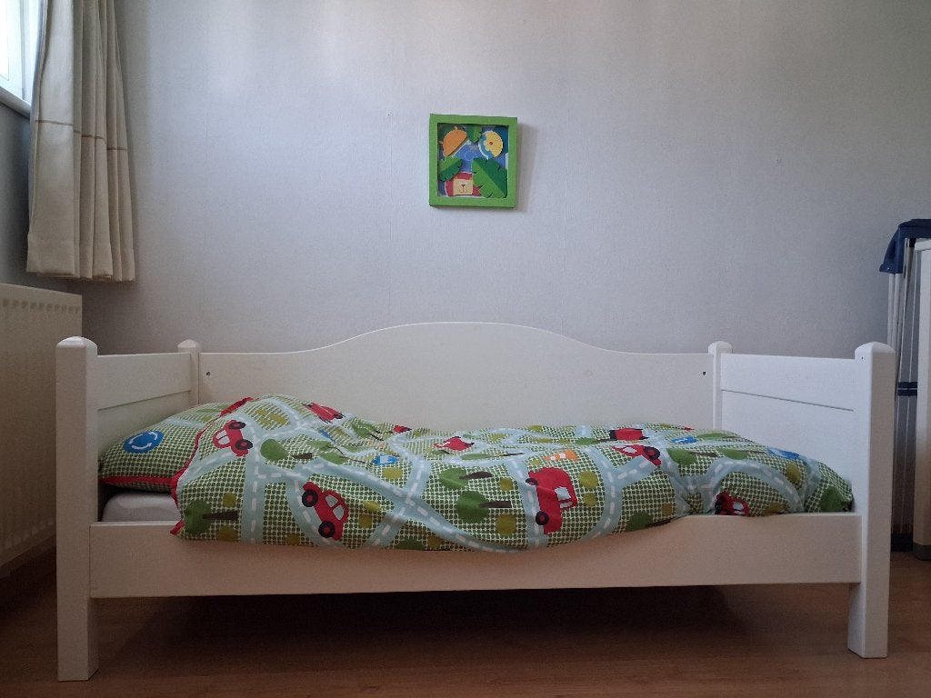 Crèmekleurig peuterbed 150x70 cm incl. matras en dekbed, Kinderen en Baby's, Kinderkamer | Bedden, 70 tot 85 cm, 140 tot 160 cm