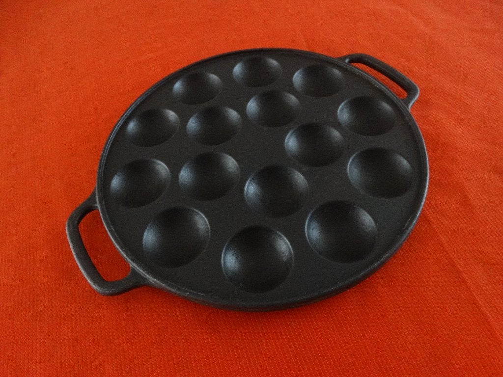 Poffertjespan gietijzer diam. 24 cm inductie, Ophalen of Verzenden, Zo goed als nieuw, Gietijzer, Overige merken