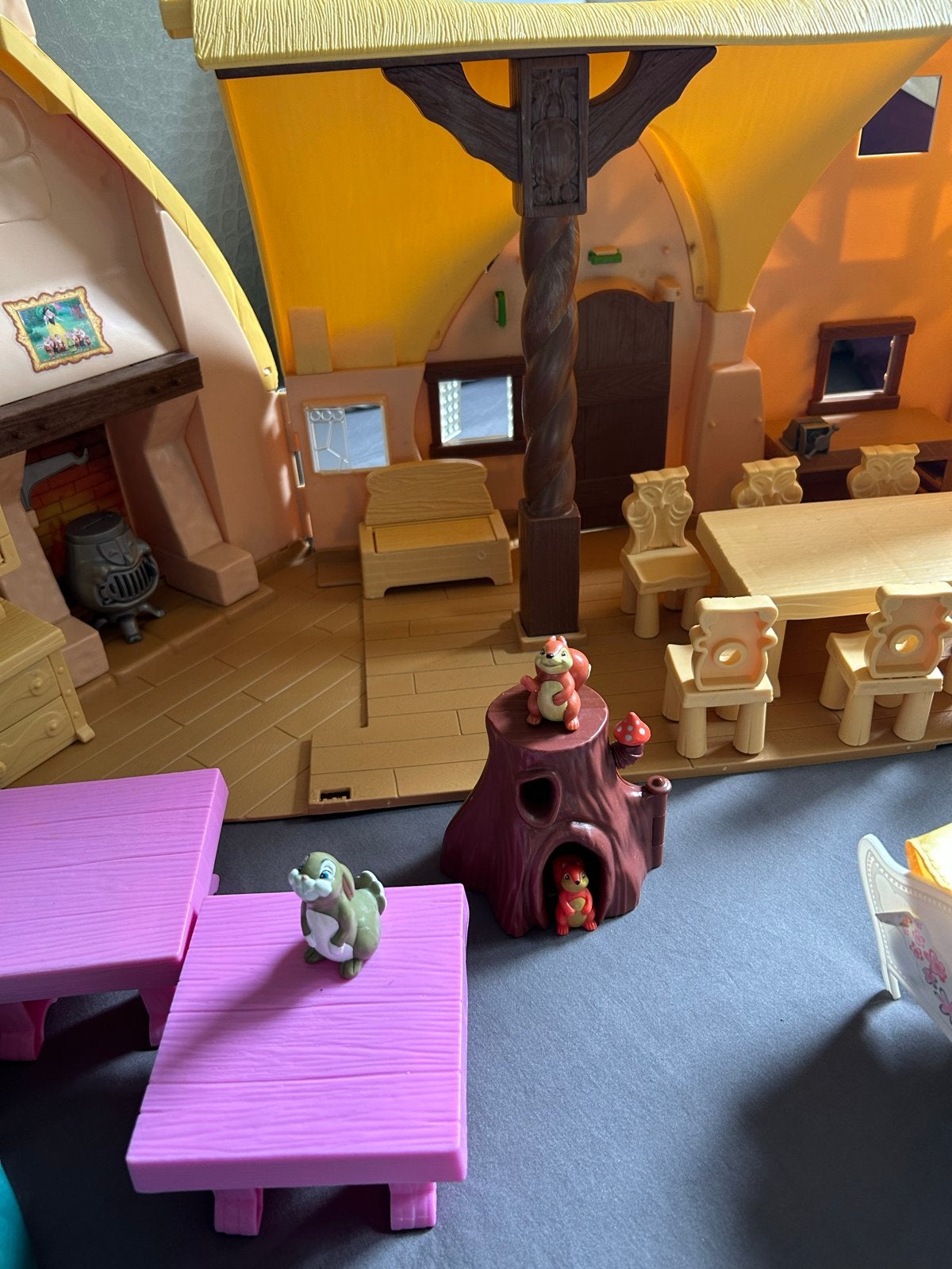 Foto 7 van Compleet Disney Sneeuwwitje huis met poppen en accessoires