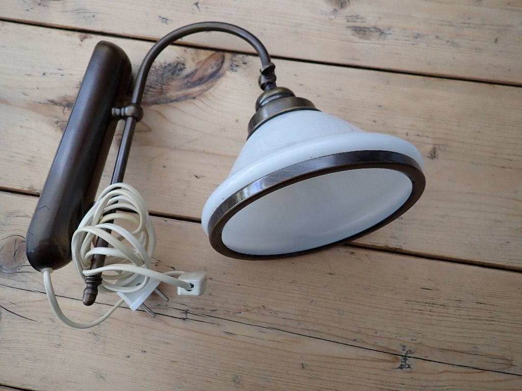 Nostalgische wandschermerlamp met melkglaskap, Ophalen, Gebruikt, E14 (klein), Glas
