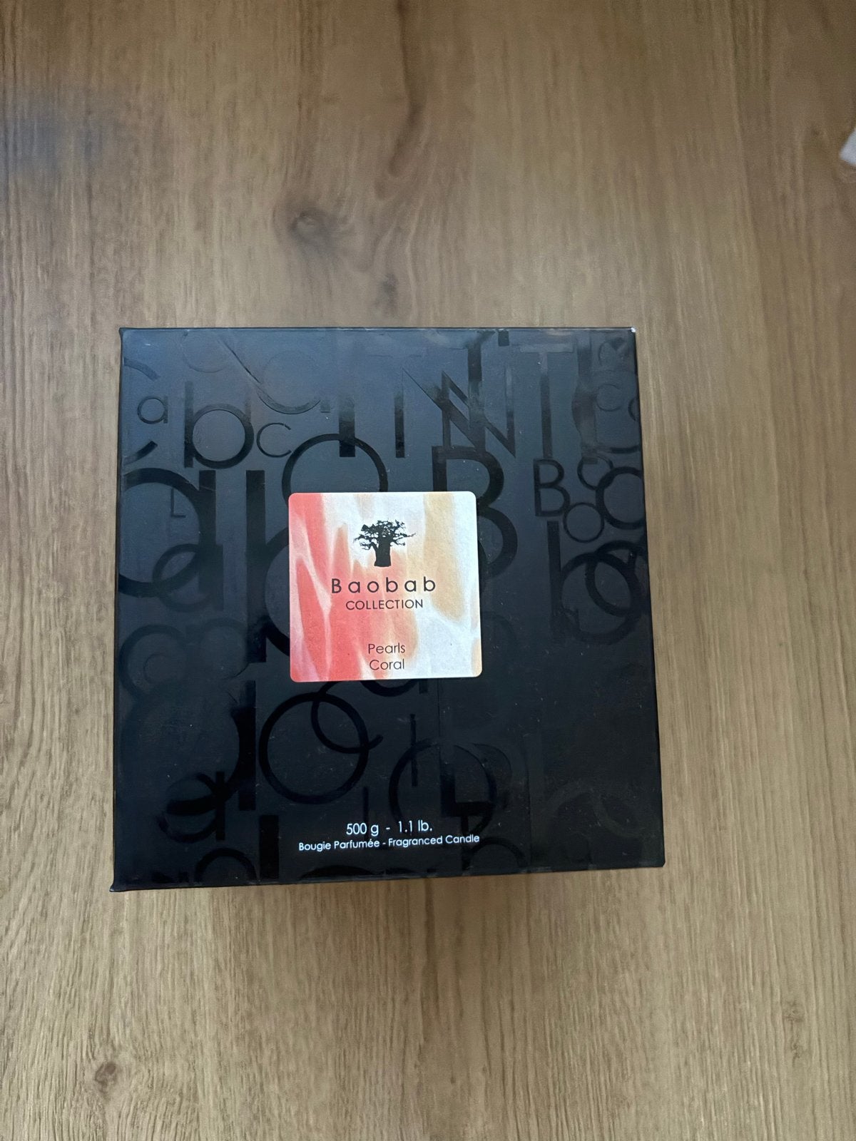 Baobab Collection Pearls Coral Geurkaars 500g, Huis en Inrichting, Woonaccessoires | Kandelaars en Kaarsen, Ophalen, Meerkleurig