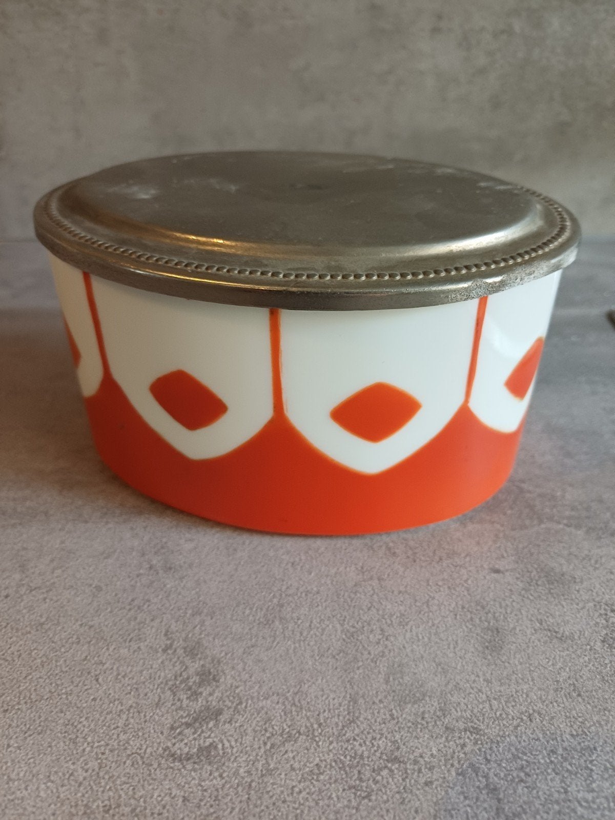 Vintage oranje en wit emaille schaal met deksel, Ophalen of Verzenden