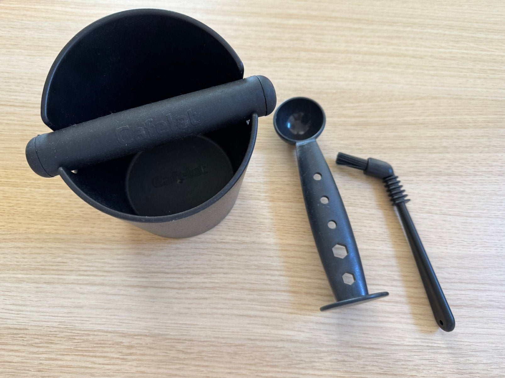 Cafelat Tubbi knockbox / uitklopbak met tamper en borstel, Ophalen of Verzenden, Zo goed als nieuw, Overige merken, Barista-accessoire