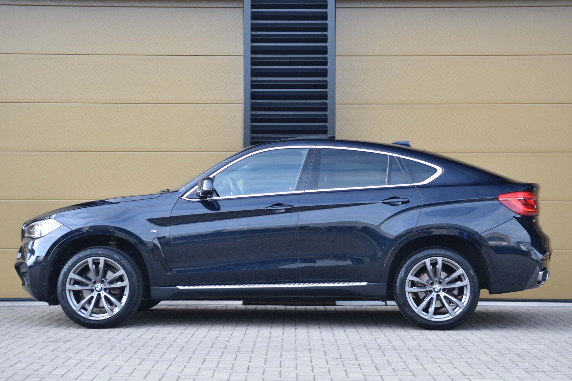 BMW X6 xDrive30d High Executive * M-Sportpakket * Trekhaak *, Auto's, Adaptive Cruise Control, Gebruikt, 2993 cc, 4 stoelen