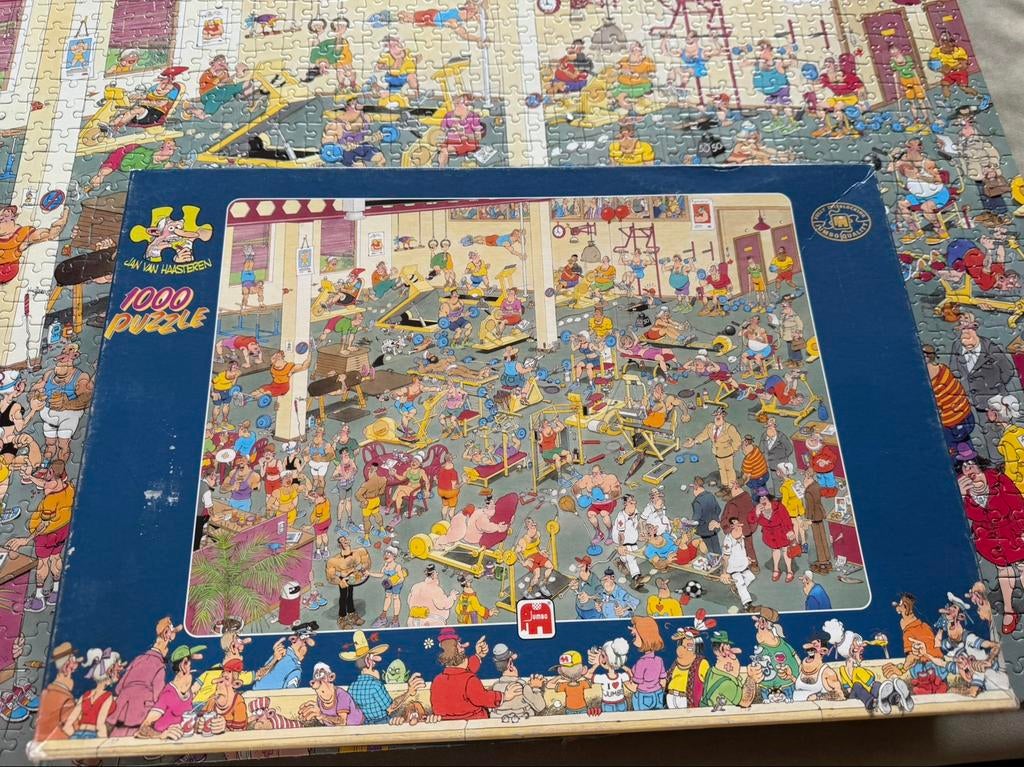 Jan van Haasteren 1000, 00971 in het fitnesscentrum, Hobby en Vrije tijd, Denksport en Puzzels, Ophalen of Verzenden, 500 t/m 1500 stukjes