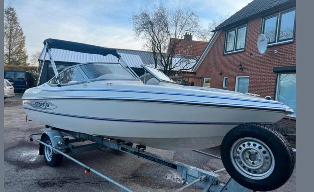Stingray 180 RX Speedboot met trailer bow rider volvo penta, Watersport en Boten, Ophalen, Overige merken, Gebruikt, Binnenboordmotor