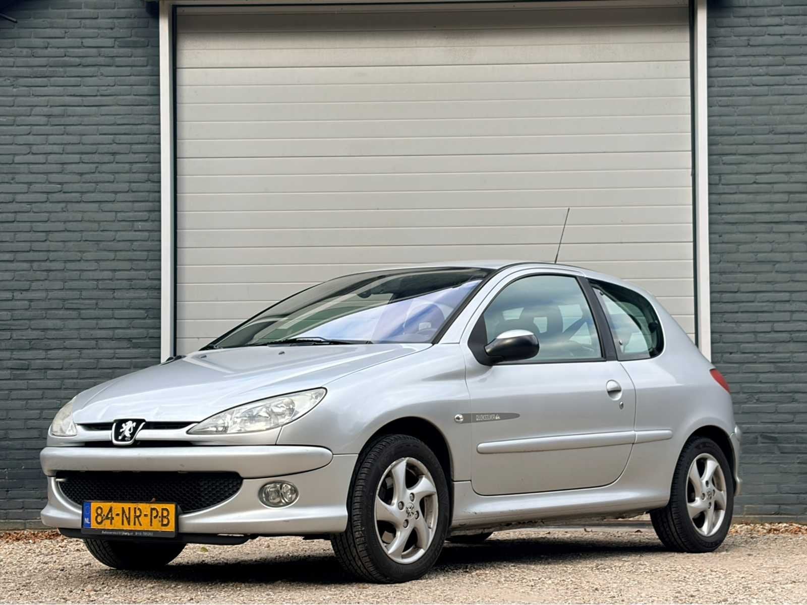 2004 Peugeot 206 AIRCO 1.6-16V Quiksilver Personenauto, Auto's, Peugeot, Voorwielaandrijving, 15 km/l, Bedrijf, Handgeschakeld
