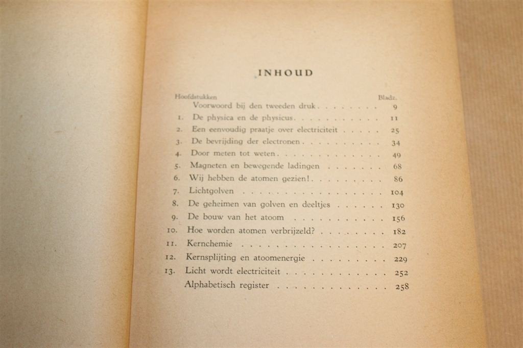 Barnsteen naar Kernchemie — Vintage Natuurkundeboek 1947, Boeken, Ophalen of Verzenden, Gelezen, Natuurwetenschap