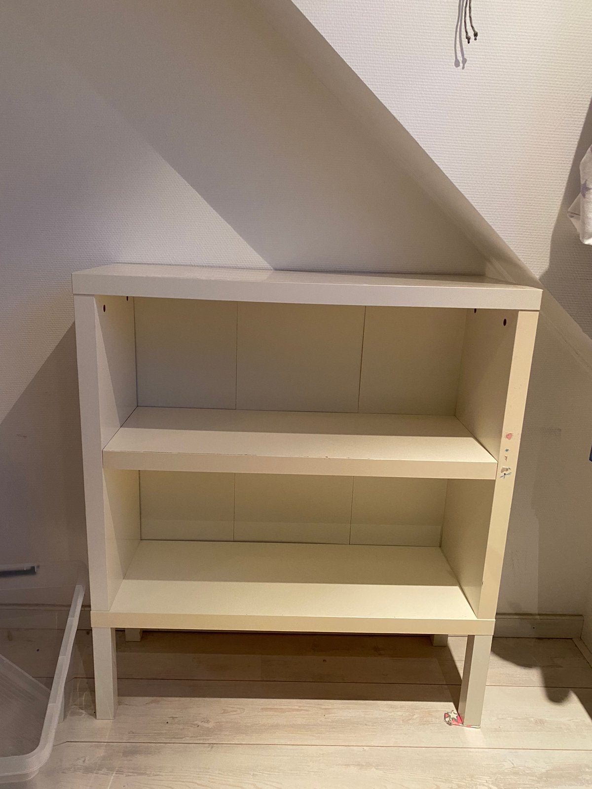 GRATIS Ikea witte boekenkast met 2 planken, Ophalen, Met plank(en), Minder dan 50 cm, Gebruikt