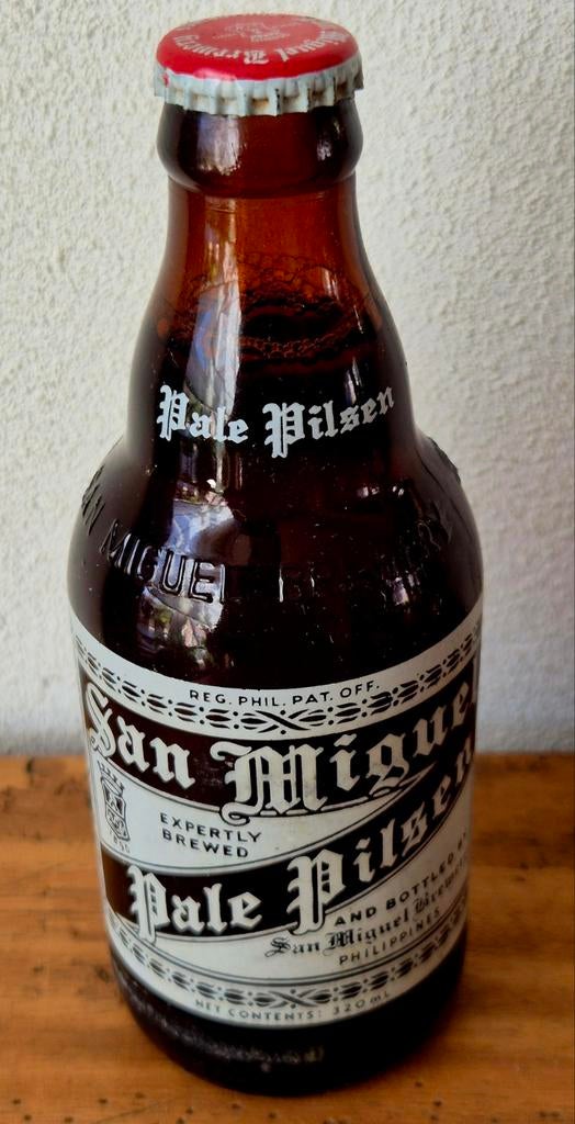 zeer oud apart vol flesje bier SAN MIGUEL pale PHILIPPINES, Ophalen of Verzenden, Zo goed als nieuw, Flesje(s), Overige merken