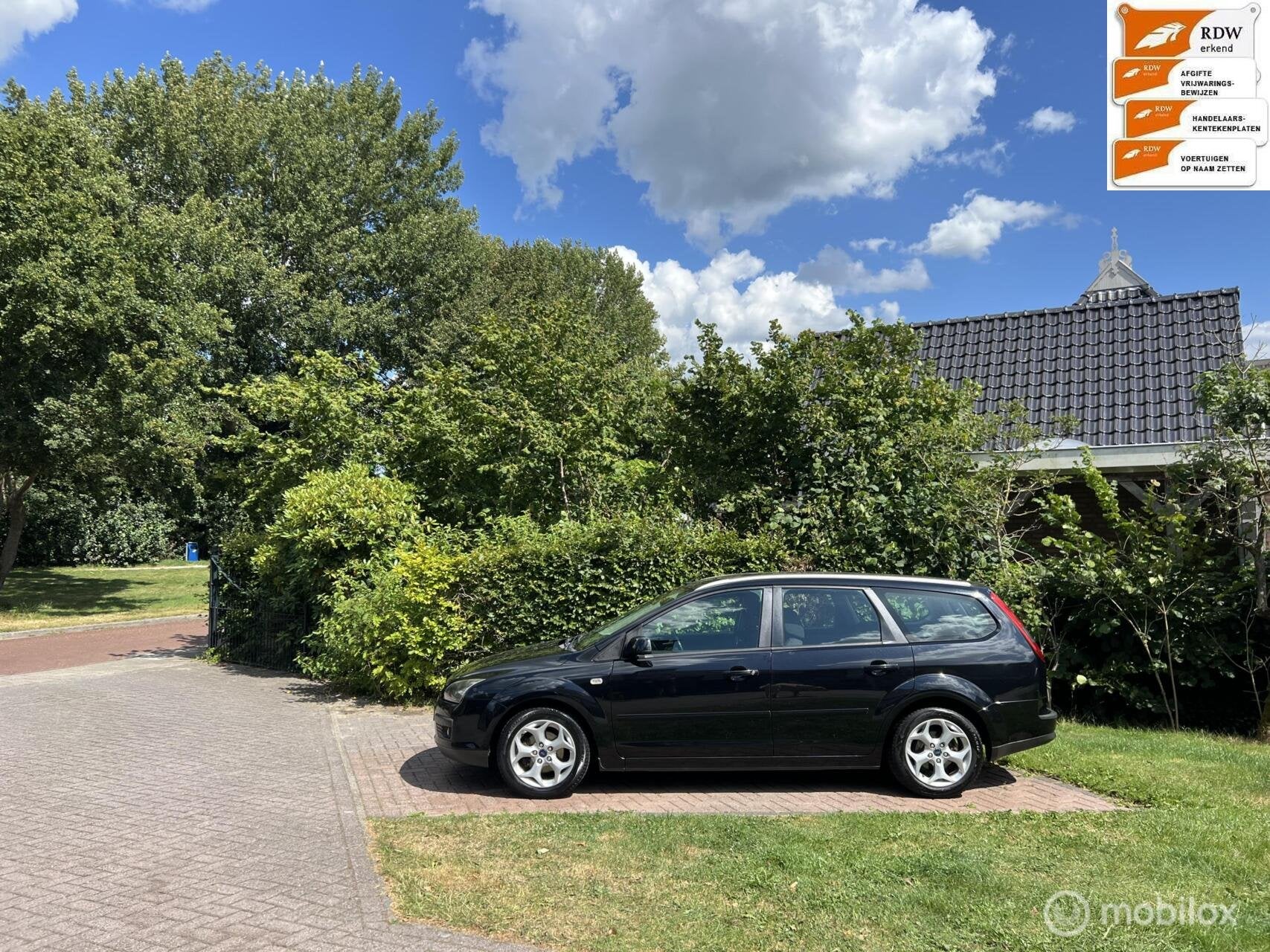 Sportieve Ford Focus Wagon 1.8-16V Futura bj 2007 nwe apk!, 125 pk, Gebruikt, 4 cilinders, Zwart