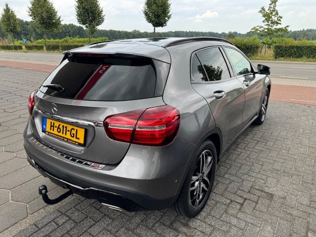 Mercedes GLA-Klasse 200 156pk 7G-DCT Premium Plus, Auto's, Automaat, Gebruikt, 715 kg, Leder en Stof