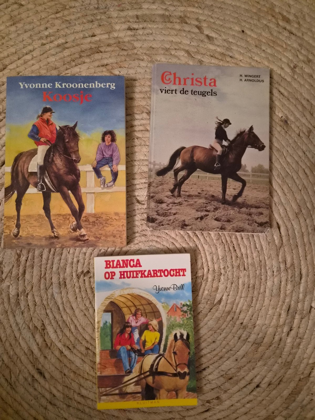 3 paardenboeken: Koosje, Christa viert de teugels, Bianca, Ophalen of Verzenden, Gelezen, Yvonne Kroonenberg, H. Wingert, H. Arnoldus, Yvonne Brill