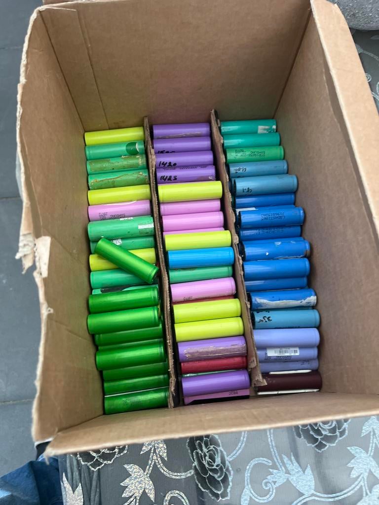 Partij 18650 Li-ion Batterijen - Diverse Kleuren, Audio, Tv en Foto, Accu's en Batterijen, Ophalen, Gebruikt, Oplaadbaar