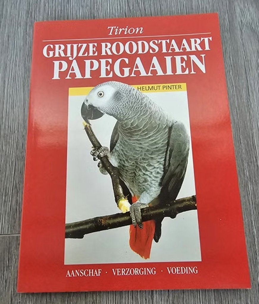 Grijze Roodstaart Papegaaien - Helmut Pinter, Ophalen of Verzenden, Zo goed als nieuw, Vogels