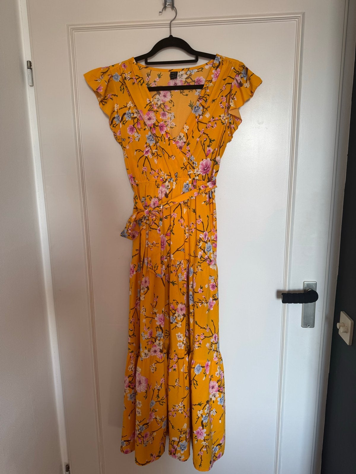 Zomerse wikkeljurk met bloemenprint, Kleding | Dames, Geel, Zo goed als nieuw, Onder de knie, Ophalen