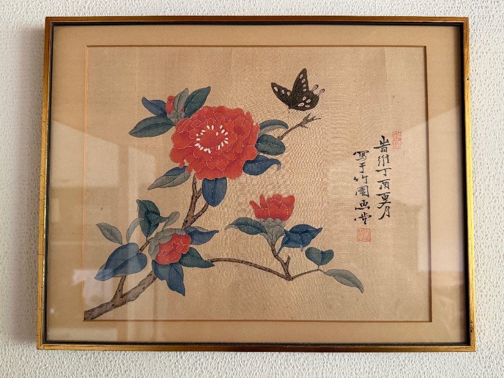 Chinese aquarel rode camelia's met vlinder, Gesigneerd, Schilderij, 36 cm, China