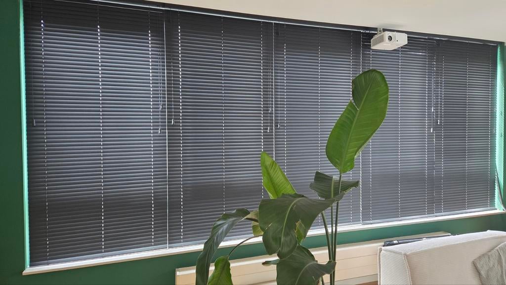 Donkergrijze antracite jaloezieën luxaflex, Ophalen, Zo goed als nieuw, 200 cm of meer
