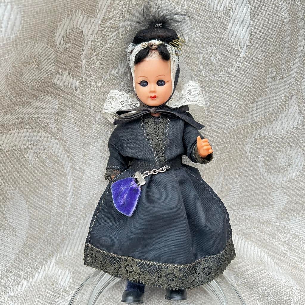 Vintage souvenir pop onder stolp traditionele klederdracht, Ophalen of Verzenden, Zo goed als nieuw, X, Pop