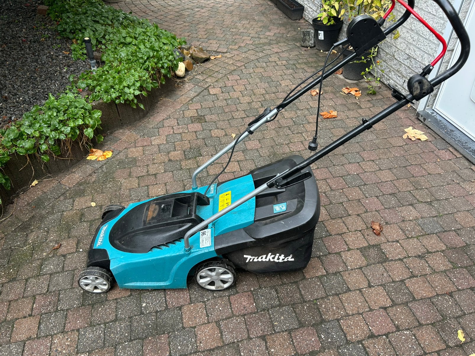 Grasmasimachine Makita, 32 cm mazi breedte, Tuin en Terras, Grasmaaiers, Ophalen, Zo goed als nieuw