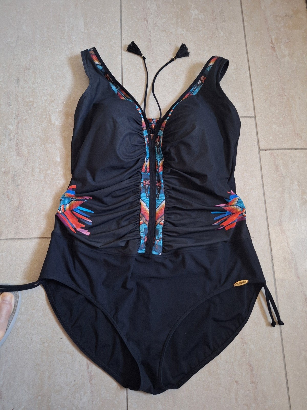 Sunflair Badpak Zwart met Kleurrijk Patroon E-cup Maat 46, Kleding | Dames, Badmode en Zwemkleding, Ophalen of Verzenden