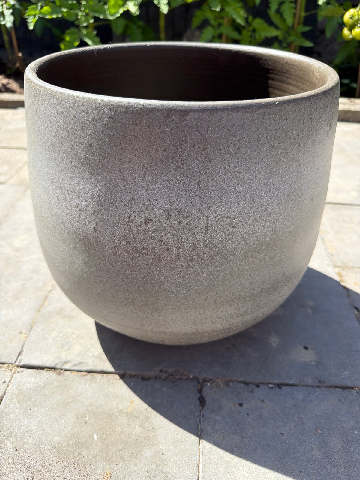 Grote bloempot, grijs, 26cm diameter, 28cm hoog, Gebruikt, Rond, Binnen, Minder dan 40 cm