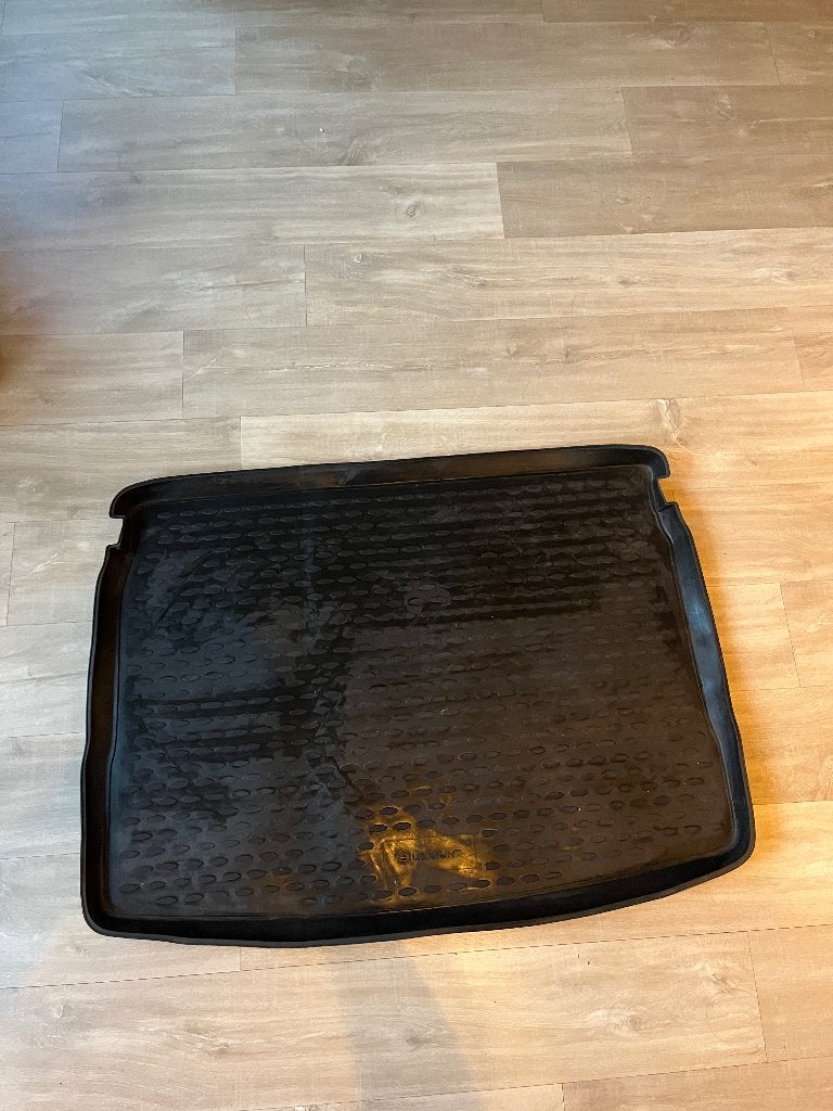 Golf 6 rubberen kofferbakmat, Auto diversen, Kofferbakmatten, Ophalen, Zo goed als nieuw