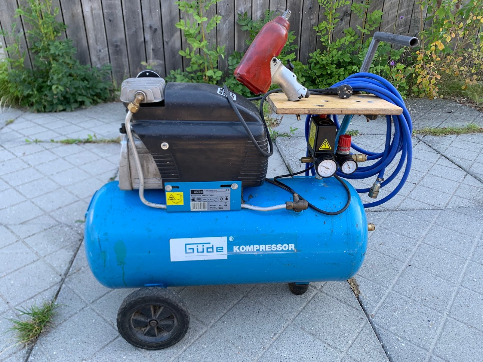 Güde compressor met luchtsleutel, Ophalen, Gebruikt, 6 tot 10 bar, Minder dan 200 liter/min