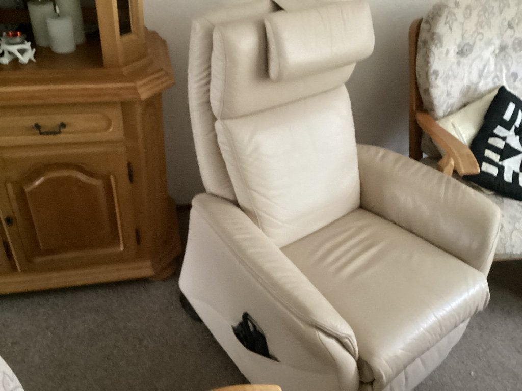 Prominent sta op stoel met verwarming en massage, Ophalen, Minder dan 75 cm, Leer, Zo goed als nieuw