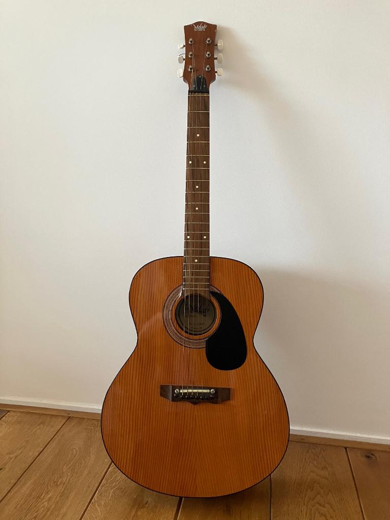 Vintage Melody 1600 country gitaar met hoes en nieuwe snaren, Ophalen, Zo goed als nieuw, Western- of Steelstringgitaar, Met koffer