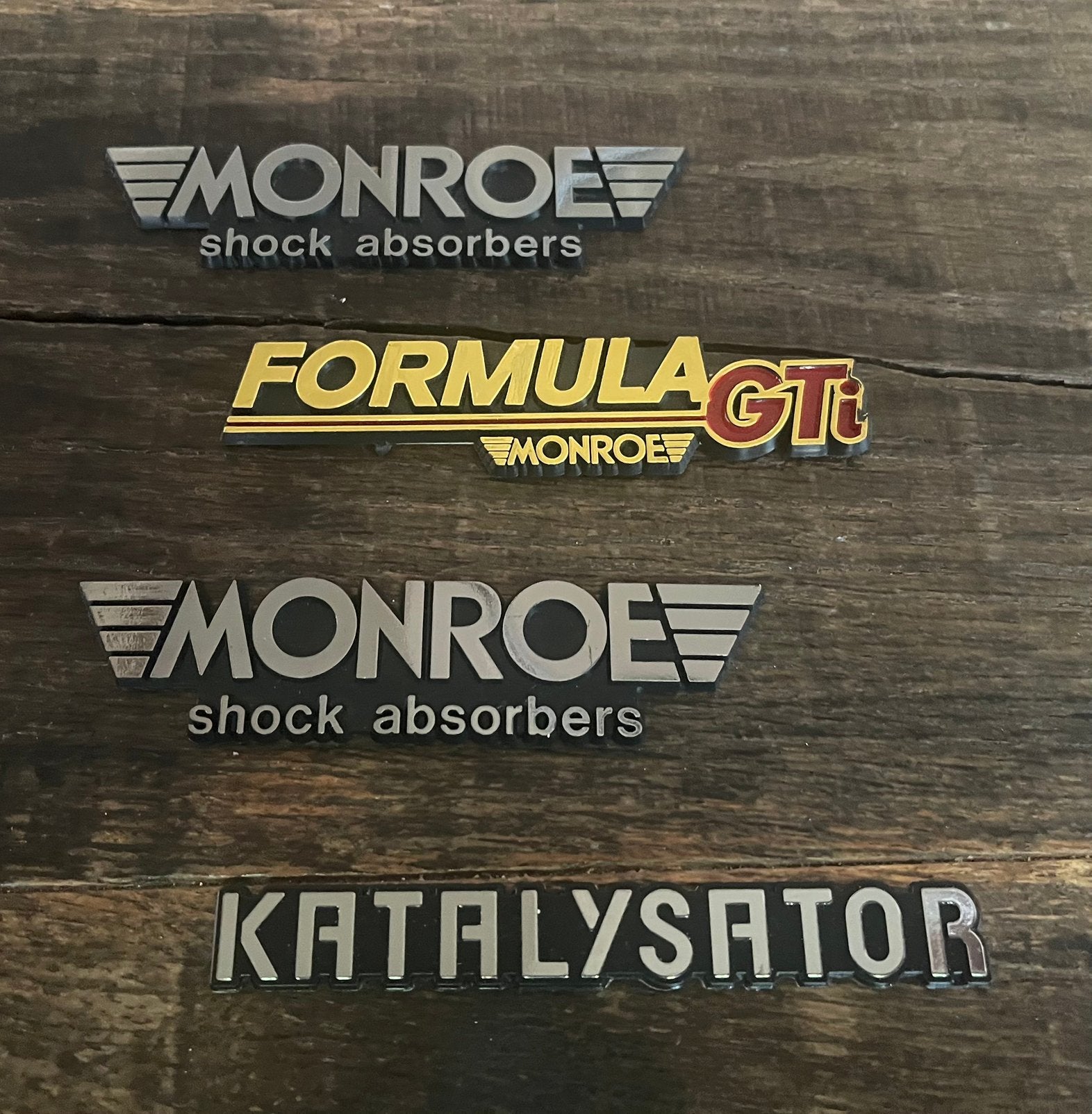 4 stuks auto plakplaatjes, Ophalen of Verzenden, Nieuw, Auto's