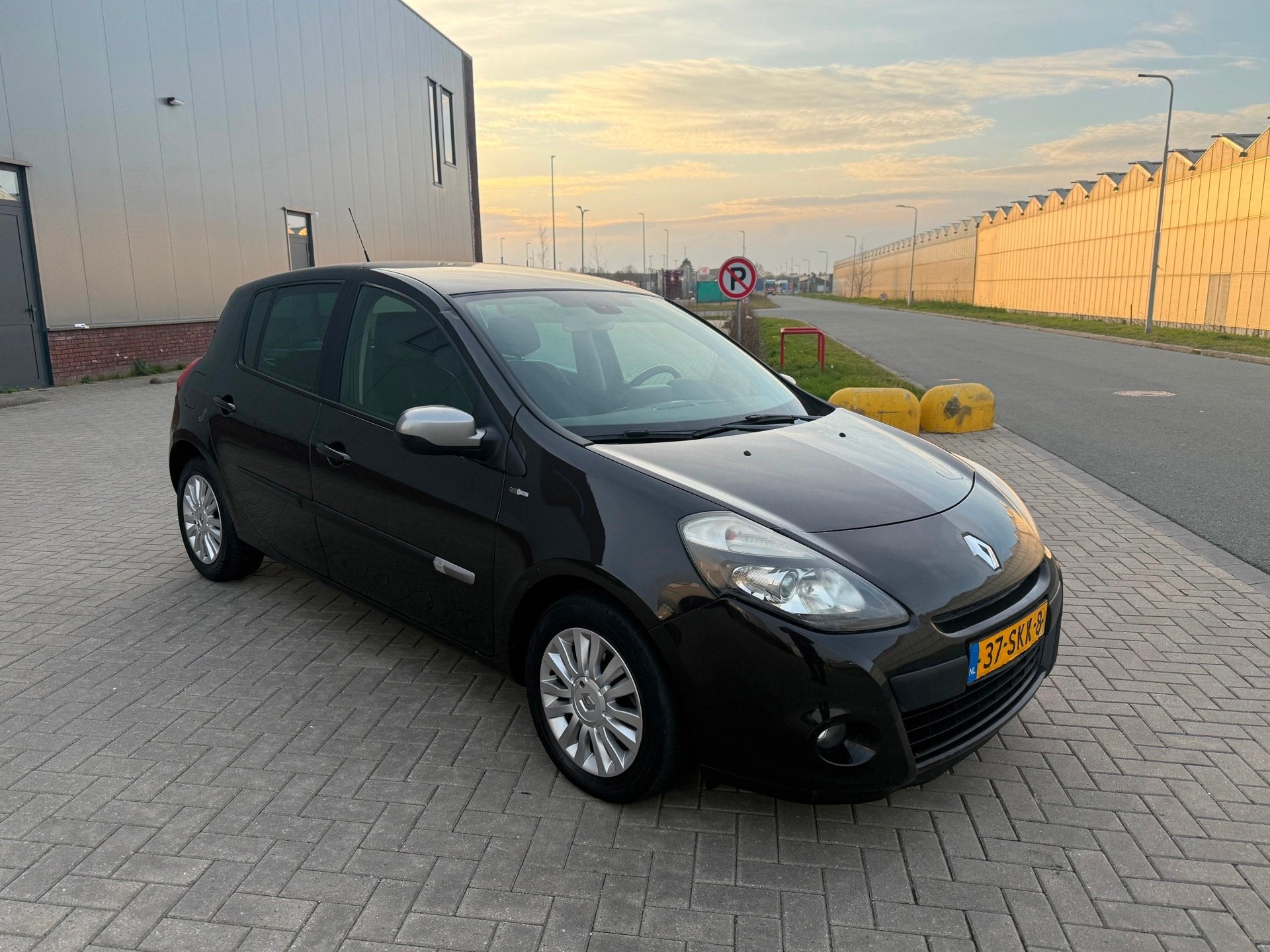 Renault Clio 1.5 dCi Night & Day NAVIGATIE CLIMA LEER ZWART, Voorwielaandrijving, Euro 5, Gebruikt, 4 cilinders