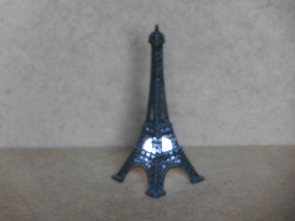 Eifeltoren beeldje Paris France eifel toren met lampje 13cm, Ophalen of Verzenden, Zo goed als nieuw, Overige typen