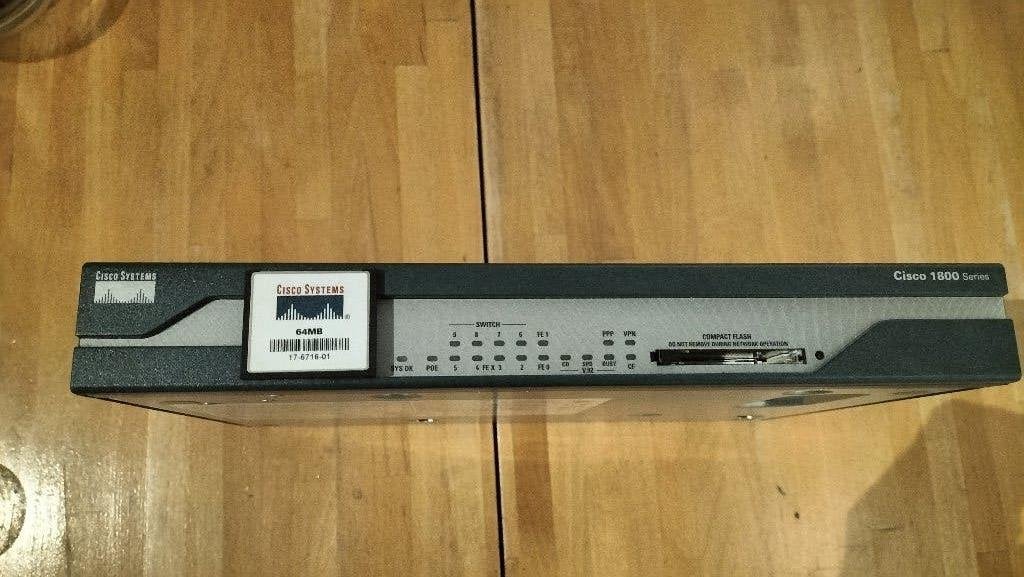 Cisco 1811 Router, Computers en Software, Ophalen of Verzenden, Gebruikt, Router, Cisco